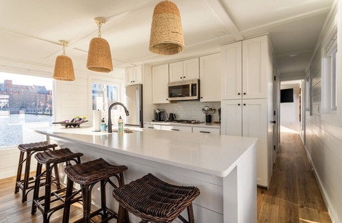Inner Harbor Boat Rental | Luxe Houseboat: Breathtaking Skyline 360 Views