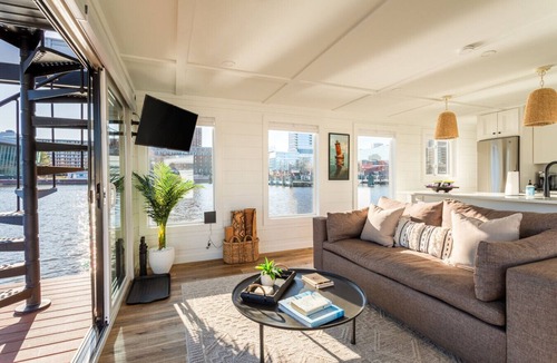 Inner Harbor Boat Rental | Luxe Houseboat: Breathtaking Skyline 360 Views
