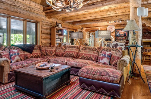 Stratton and Bromley Ski Areas House | Luxe log home with private hot tub, pool table & outdoor kitchen - dog-friendly