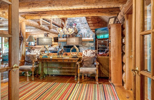 Stratton and Bromley Ski Areas House | Luxe log home with private hot tub, pool table & outdoor kitchen - dog-friendly
