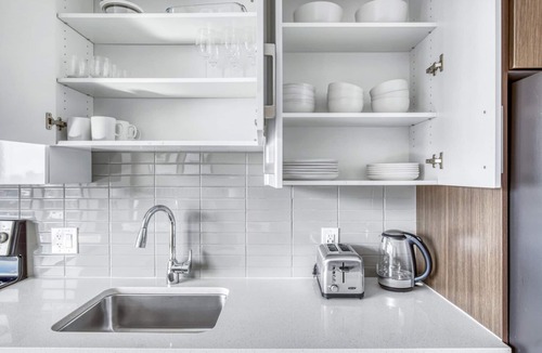 West End Apartment | Luxe North Station Studio w/Gym & W/D, near TD Garden, by Blueground