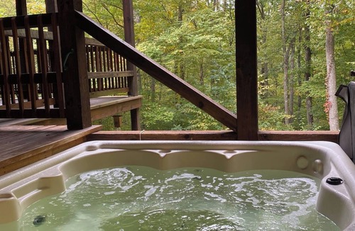 Laurelville Cabin | LUXE TWO | ANTLER'S GROVE *HOCKING HILLS* CLOSE TO EVERYTHING! HOT TUB, FIREPLACE,GAME ROOM,FIRE PIT