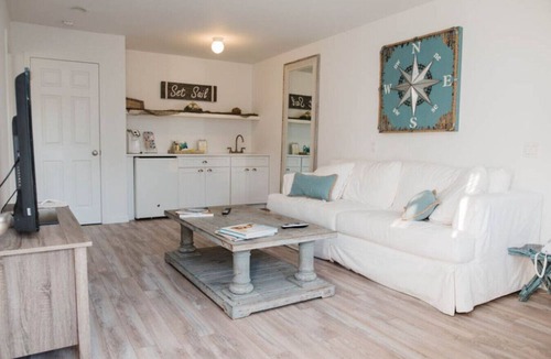 North Sea Hotel | Luxurious 1BR Poolside, Daily Breakfast, Patio