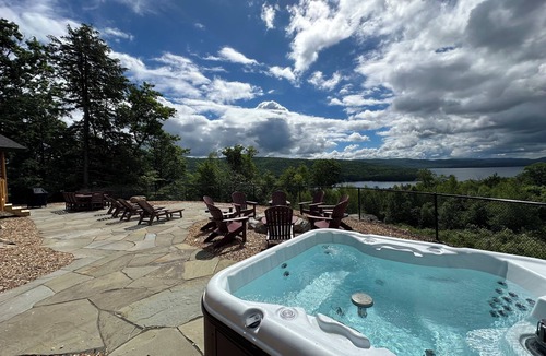 Hebron Cabin | Luxurious Big Bear Log Home at Newfound Lake