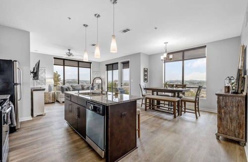 Rolling Mill Hill Condo | Luxurious Downtown High floor Corner-2bd2bth-#520