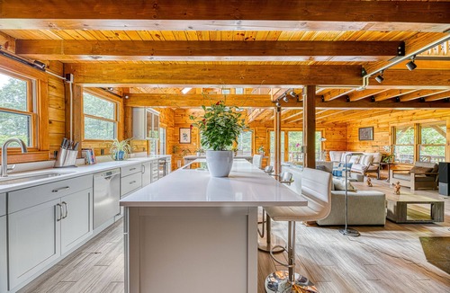 Mount Marion House | Luxurious & Enchanting Log House in Heart of Hudson Valley/Catskills, Upstate NY