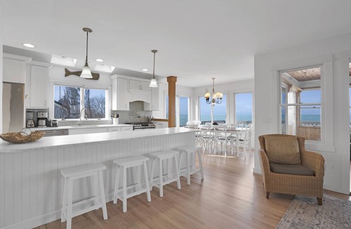 Wading River House | Luxurious Mermaid Inn Beach House: Hot Tub, Games