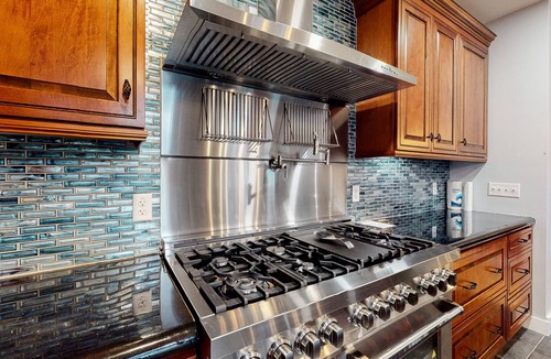 Boothbay House | Luxurious waterfront home with deck, firepit, hot tub, fireplace, & pool table