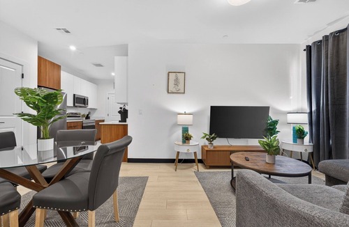 Everett Apartment | Luxury 1BR Close to Boston da56