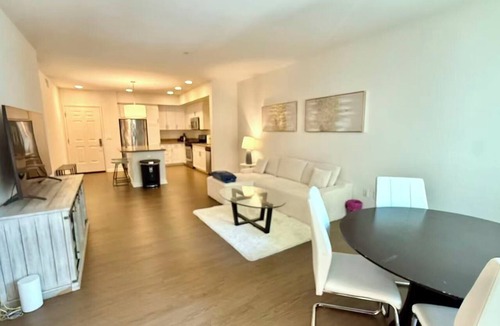Tustin Apartment | Luxury 1BR in Irvine - Pool, Gym, Prime Location