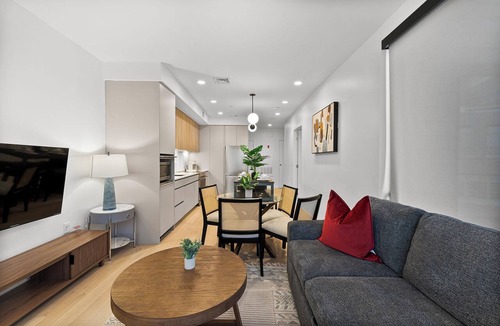 D Street - West Broadway Apartment | Luxury 1BR Next to Broadway Southie dpcu