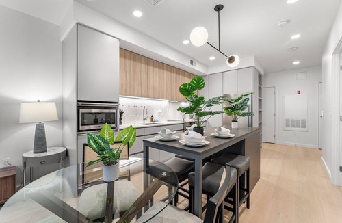 D Street - West Broadway Apartment | Luxury 1BR Next to Broadway Southie dpcu