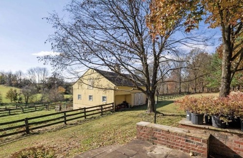 Leesburg Apartment | Luxury 2 bedroom Basement apartment on The Farmhouse