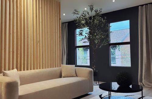 East Allegheny Apartment | Luxury 3 KING bedrooms Oasis - Free parking - City View