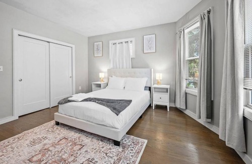 Highland Park Apartment | Luxury 3BR apt in Boston with Roku TV
