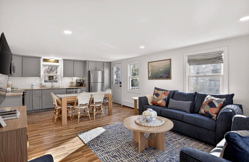 Yarmouth Port House | Luxury 4br Cape Cod House, 5 Mins Beach, Pets OK, Sleeps 12, Fully Updated