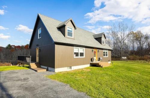 Old Chatham House | Luxury 4BR in Hudson Valley on a 8 Acre Estate - Hot Tub, Large Firepit, Oversized 38 Ft Deck!