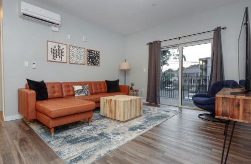 Reading Apartment | Luxury Apartment with Gym, Steps From Commuter Rail #2009