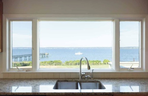 Portsmouth House | Luxury Beachfront Peaceful Large Yard Mooring