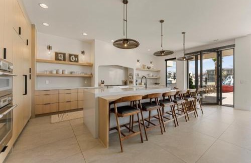 St. George House | Luxury Beachside