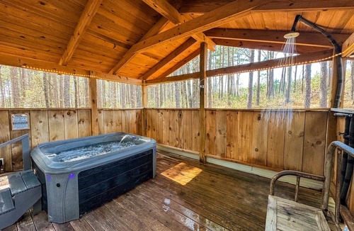 Bismarck Cabin | Luxury cabin getaway on a 40 acre retreat