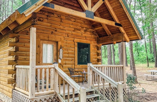 Bismarck Cabin | Luxury cabin getaway on a 40 acre retreat