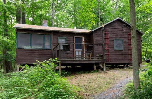 Lyme House | Luxury Camping Cabin with Fireplace near Hanover, New Hampshire