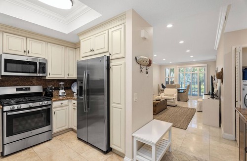Laguna Niguel Condo | Luxury Coastal Condo- 2 Master Suites-Pool-Spa & Gym-3 Miles to Beach- AC