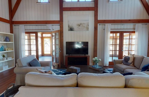 Town Landing House | Luxury Coastal Home w2 Living Rooms, Pool, Rooftop