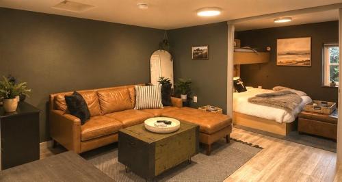 Alyeska Apartment | Luxury Cozy Studio Fireplace & Plush Bedding