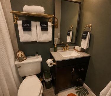 Alyeska Apartment | Luxury Cozy Studio Fireplace & Plush Bedding