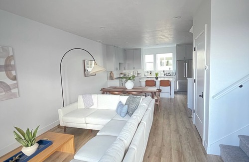 Central Business District House | Luxury Downtown Spacious 3 bedroom New Modern Townhome