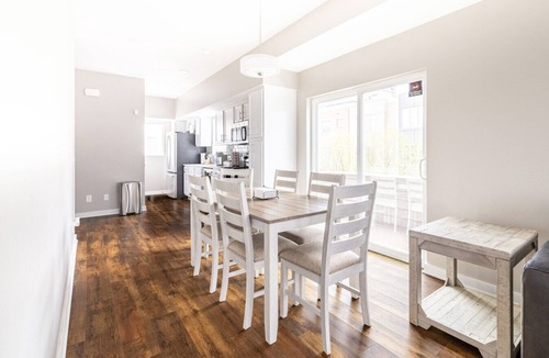 Downtown Cleveland House | Luxury Downtown Townhome w/Private Garage Unit 12