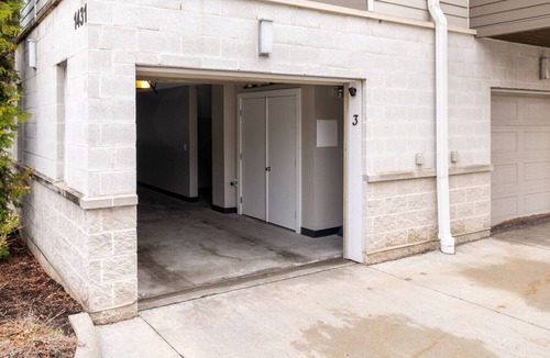 Downtown Cleveland House | Luxury Downtown Townhome w/Private Garage Unit 2