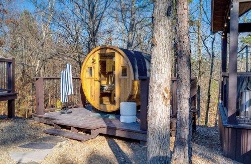 Broken Bow Cabin | Luxury Escape, Pool, Creek, Pickleball + Sauna