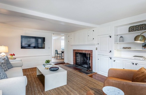 Lakeside Cottage | Luxury Farm House w/Guest House and Pool on 2 acres adjoining State Park