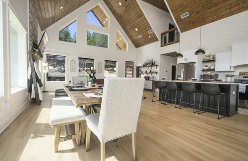 Broken Bow Cabin | Luxury Forest Escape | NEW POOL, Loft, Swings Fire Pit & gorgeous nature views