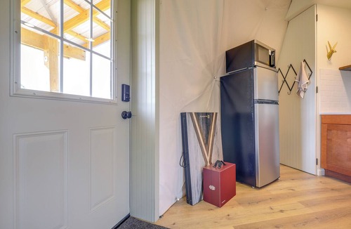 Butler Apartment | Luxury Glamping Dome w/Private Hot Tub in Butler