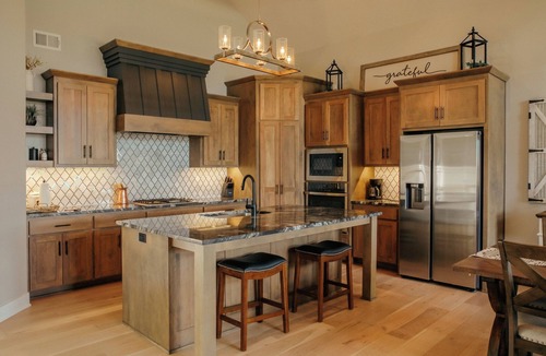Olathe House | Luxury Home - Quiet Neighborhood - Golf Course Sunset Views - Beautiful Interior