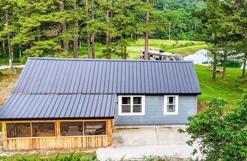 Leasburg House | Luxury Home w/ Private Fishing Pond Near River