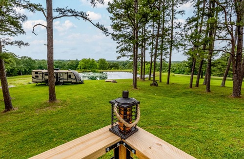 Leasburg House | Luxury Home w/ Private Fishing Pond Near River