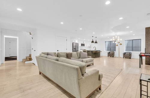 South Jordan House | Luxury home with heated swimming pool 15 min from mountains.