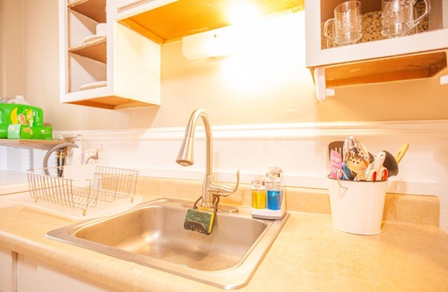 Waterbury Apartment | Luxury King Suite in Waterbury. 3 Bedroom. Essentials Close-By,
