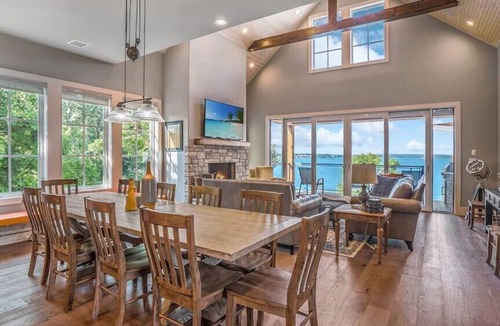 Vinita House | Luxury Lakehouse,Dock,Firepit,Waterfall, Pontoon