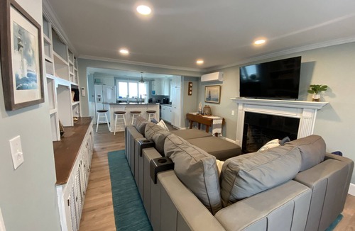 Minot House | Luxury Minot Oceanfront Dog Friendly Hot Tub 5BR Families & Groups