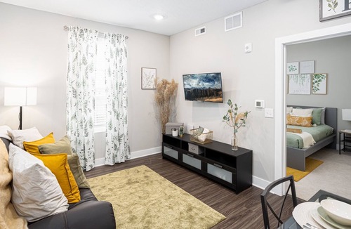 Weinland Park Apartment | Luxury Modern Suite Short North, Downtown, OSU Campus - (Gym/Lounge/Patio)