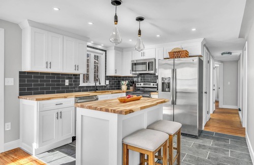 Montville House | Luxury, New, Quiet - King Beds, 5 minutes to Mohegan Sun