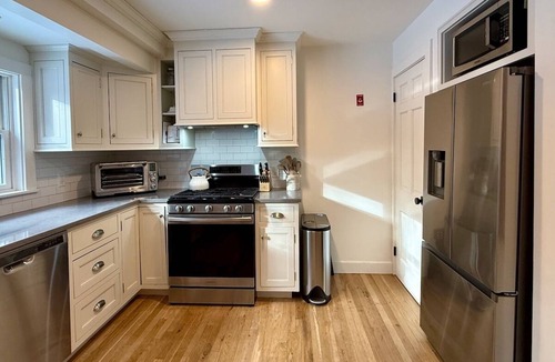 Egremont House | Luxury Redo: Hot Tub, Playroom, Fire-pit, Sleeps 12