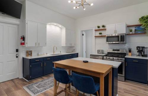 University District House | Luxury Short North 4BR · Sleeps 12 · Free Parking