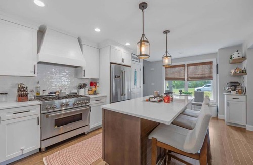 Barrington House | Luxury Stay – Chef’s Kitchen & Entertainment Space